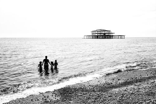 Brighton beach - Alan Schaller - Photograph