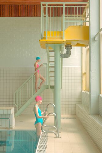 Girls on Stairs - Bart Debo - Photographie