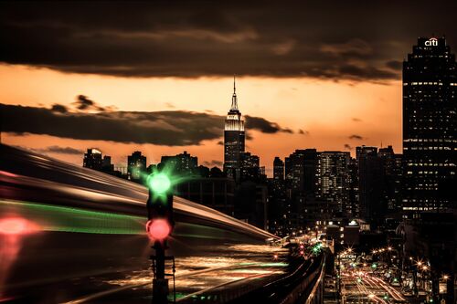 NYC Williamsburg Subway - BERNHARD HARTMANN - Photograph