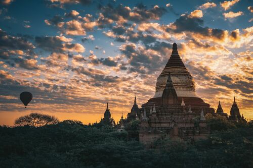 MYANMAR AURORA MYANMAR AURORA - FLORIAN DELALEE - Fotografía