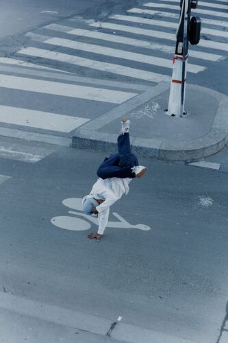 Hand stand - Gabriel Gomez - Photograph