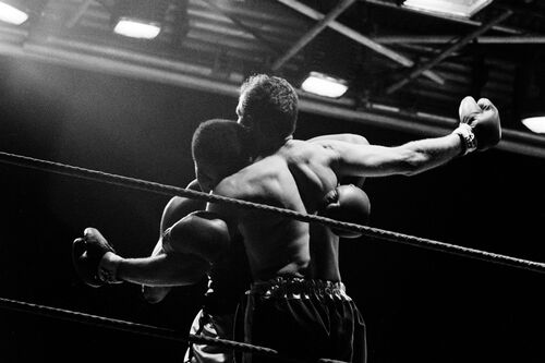 Combat entre Mohamed Ali et Henry Cooper à Londres 1966 -  GAMMA AGENCY - Photographie