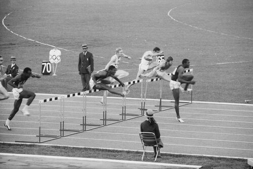 Finale du 110 mètres haies aux Jeux Olympiques de Mexico gagné par l'américain Davenport le 17 octobre 1968 -  GAMMA AGENCY - Fotografie