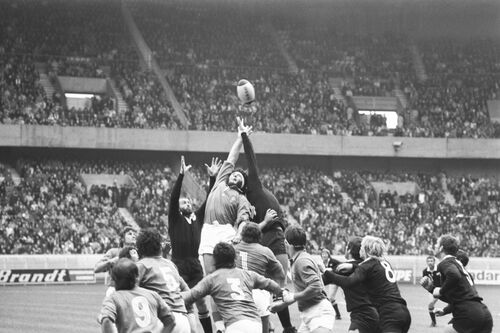 Match de rugby France Nouvelle Zélande au Parc des Princes 1977 -  GAMMA AGENCY - Fotografia