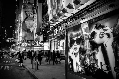 Sunglasses on Times Square - GUILLAUME GAUDET - Kunstfoto