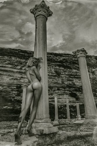 Lost Goddess Lost Goddess - IGOR VASILIADIS - Photograph