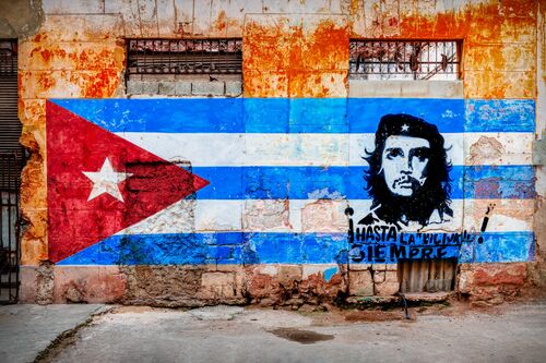 Graffiti of the Cuban flag and Ché - Izuky Pérez - Kunstfoto