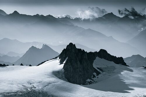 Mountains of Mist - JAKUB POLOMSKI - Fotografía