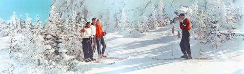 SKIERS TAKING SNAPSHOTS VERMONT 1951 - KODAK COLORAMA DISPLAY COLLECTION - GEORGE WATERS AND PETER GALES - Photograph