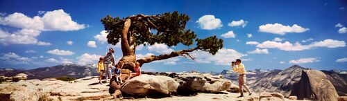 FAMILY AT YOSEMITE NATIONAL PARK CALIFORNIA 1968 - KODAK COLORAMA DISPLAY COLLECTION - PETER GALES - Fotografia