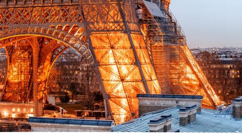 Aux Pieds de la Tour Eiffel - 2 -  LDKPHOTO - Fotografía