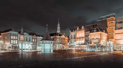 LYON PLACE DES TERREAUX, Lyon, LAURENT DEQUICK · Photographies d'art ·  YellowKorner