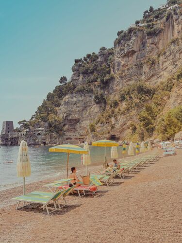Amalfi Coast, Yellow Umbrella - LUDWIG FAVRE - Kunstfoto