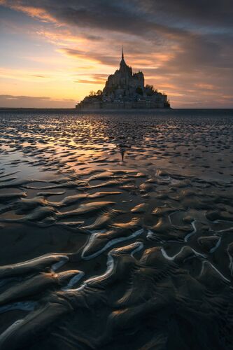 DERNIERS INSTANTS DE MAGIE ET DE LUMIERE EN BAIE DU MONT SAINT MICHEL - MATHIEU RIVRIN - Photograph