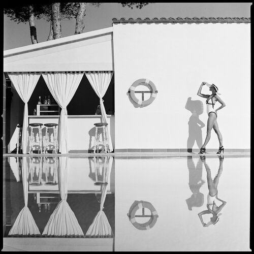 WOMAN AT THE POOL - RADOSLAW PUJAN - Photograph