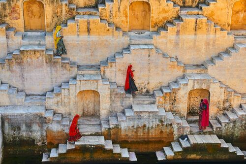 WOMEN IN THE STAIRS 4 - TUUL ET BRUNO MORANDI - Fotografia