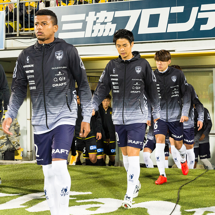 値下げしました】Jリーグ 横浜FC 練習着（ヒュンメル・新品タグ付きL 