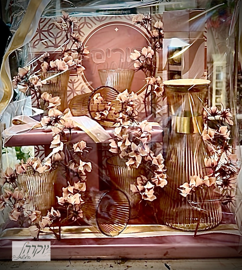 פרחים וכלים