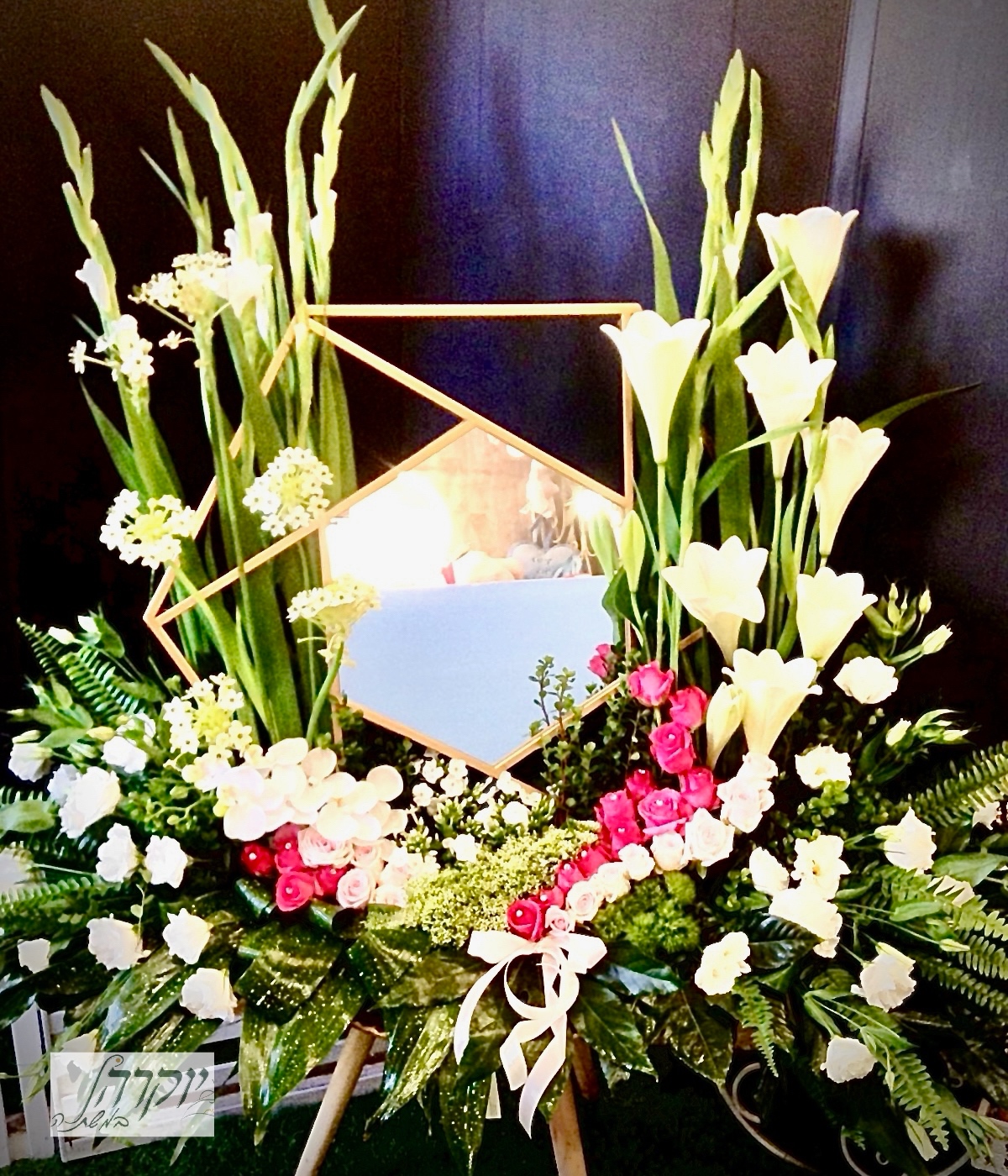 זר אירוסין פרחים חיים משולב מראה