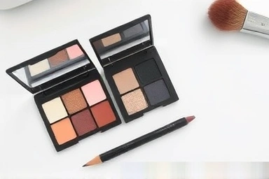 Minimalist makeup tools for semi-smoky eyeshadow