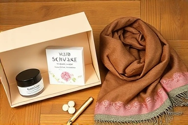 설날 선물로 추천하는 기초 화장품 세트와 고급 스카프 비교