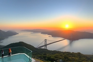 예당호 전망대에서 바라본 호수와 출렁다리 전경