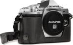 Megagear Mg1353 Olympus Ommegageard E-M10 Mark Iii Deri Kamera Çantası, Gri