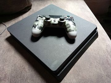 Playstation 4 slim