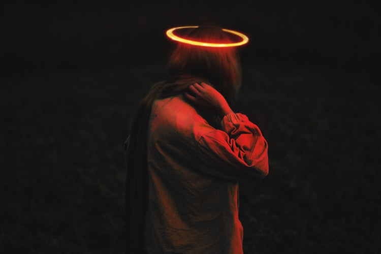 Halo Effect Và Cách Chúng Ta Nhận Định Người Khác