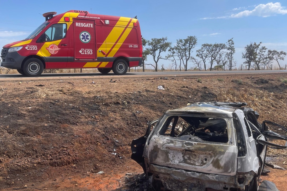 Acidente Fatal na GO-010: Duas Vítimas em Incêndio