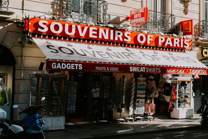 Souvenirs of Paris shop, gifts, gadgets.
