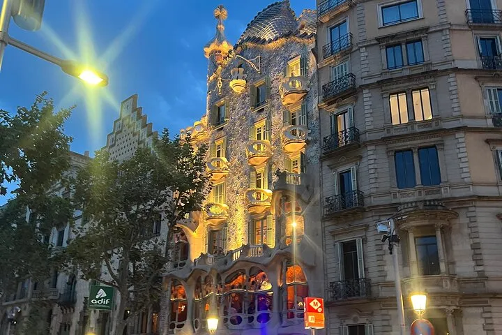 Casa Batlló Gaudí architecture Barcelona night.