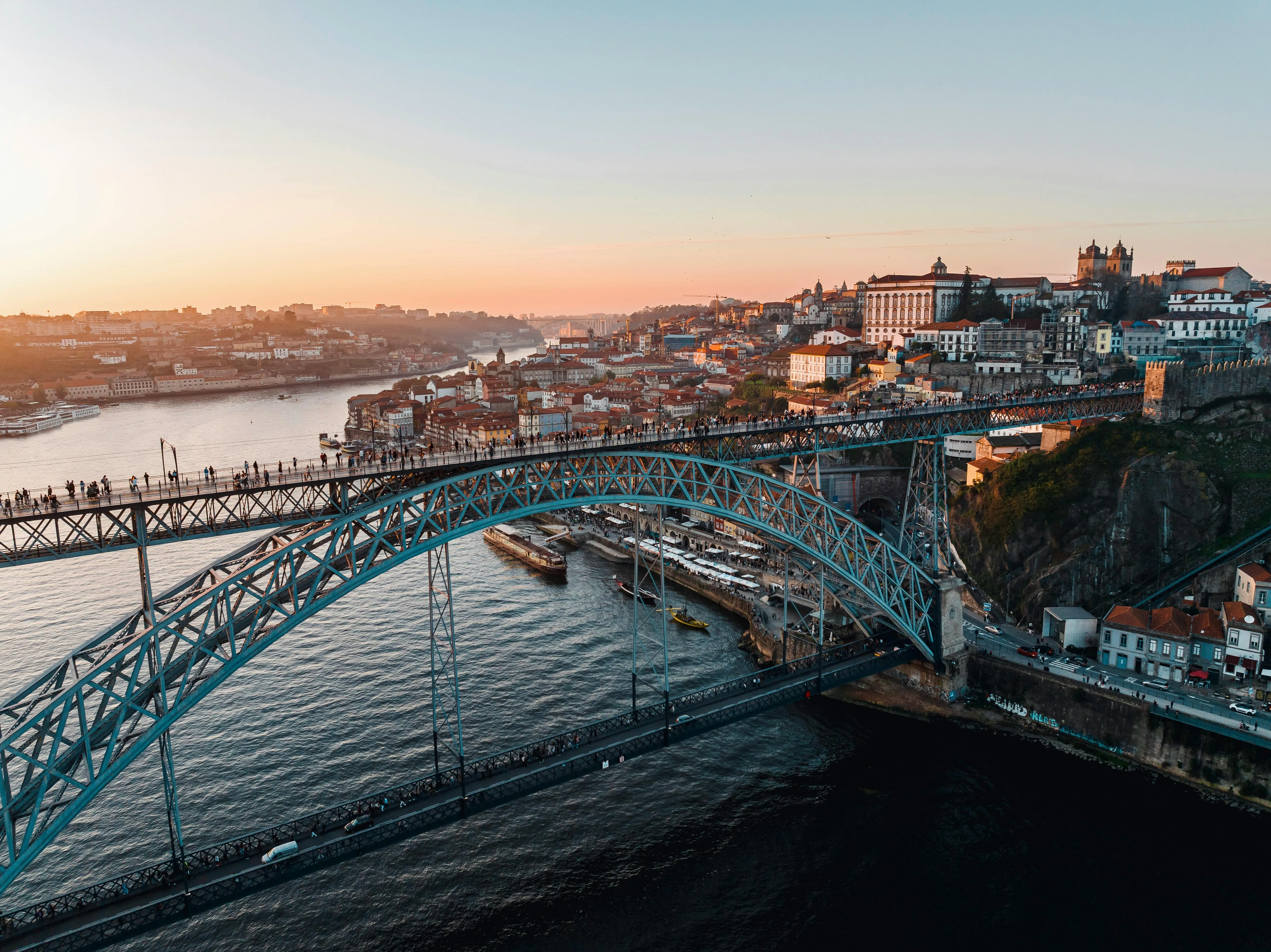 Dom Luís I Bridge Porto cityscape Douro River sunset.