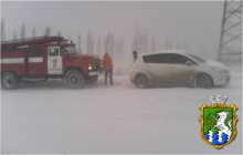 Рятувальники допомагали людям, які потрапили до снігової пастки