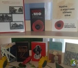 До Дня вигнання нацистських окупантів із України. Книжкова виставка “Україна в жорстоких обіймах війни” 