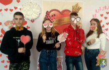 Книжкова інсталяція - романтік «З днем Святого Валентина!» Костянтинівська бібліотека-філія