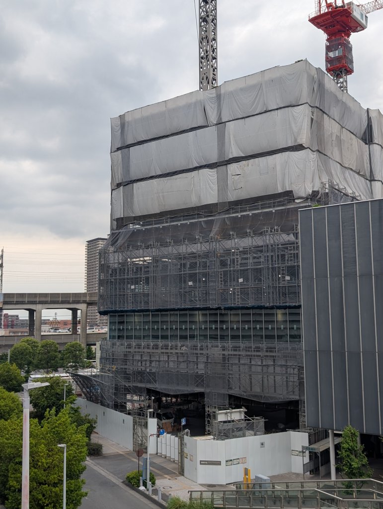 (仮称)OMIYA SOUTH GATE 増築プロジェクト 新築工事現場の全景写真(2025年5月24日撮影)