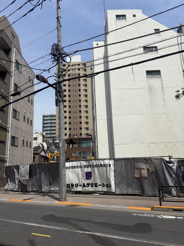 (仮称)東上野5丁目計画 新築工事 新築工事現場の全景写真(2025年5月26日撮影)