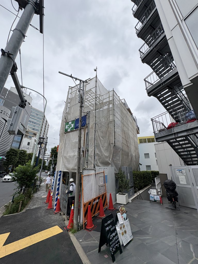 (仮称)渋谷区神宮前3丁目PJ 新築工事 新築工事現場の全景写真（2025年6月24日撮影）