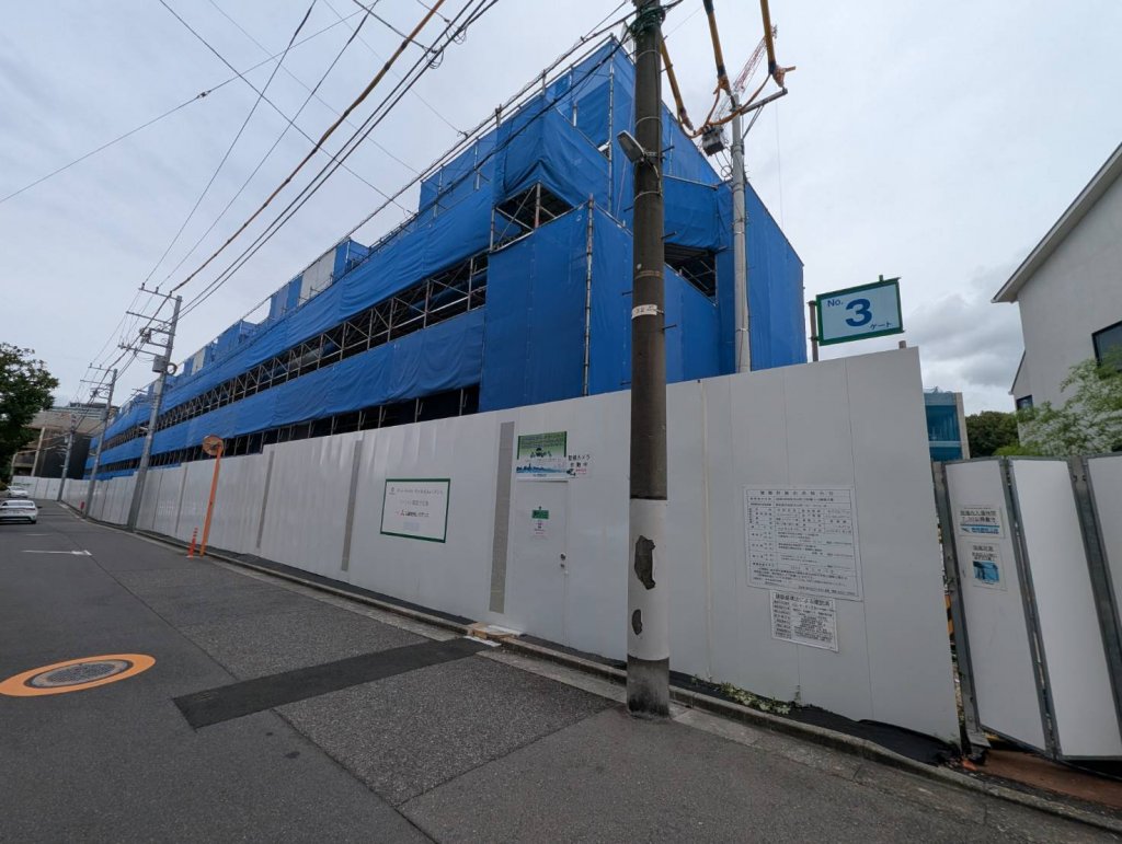 (仮称)渋谷区大山町31計画A・B新築工事 新築工事現場の全景写真(2025年6月27日撮影)