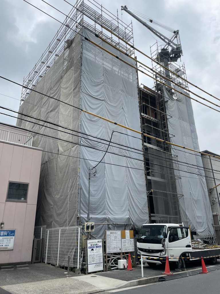 (仮称)墨田区東駒形4丁目集合住宅 新築工事 新築工事現場の全景写真（2025年7月3日撮影）