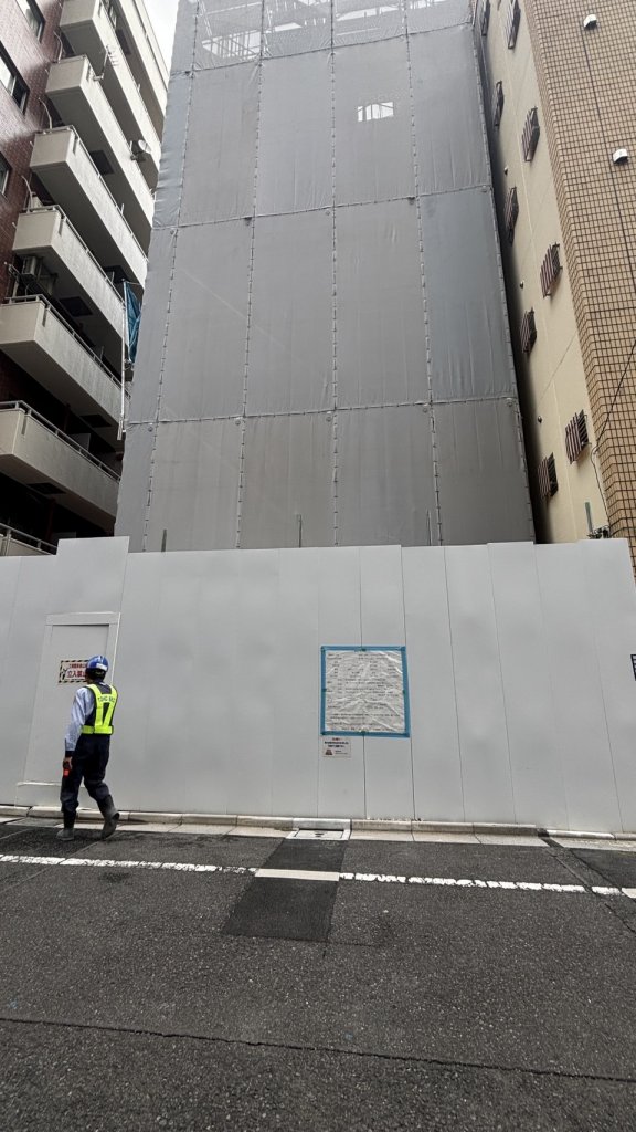 (仮称)台東4丁目ホテル計画新築工事 新築工事現場の全景写真(2025年7月7日撮影)