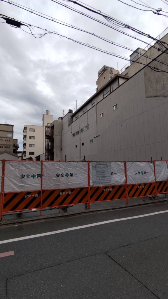 (仮称:京都杉屋町ホテル)建築計画の概要 新築工事現場の全景写真(2025年7月22日撮影)
