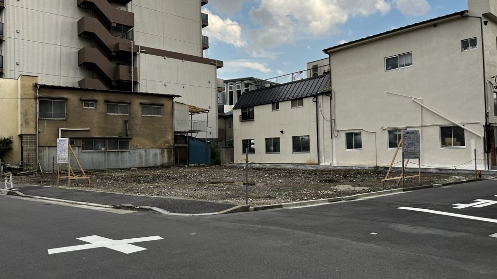 (仮称)北区志茂1丁目マンション新築工事 新築工事現場の全景写真(2025年7月23日撮影)