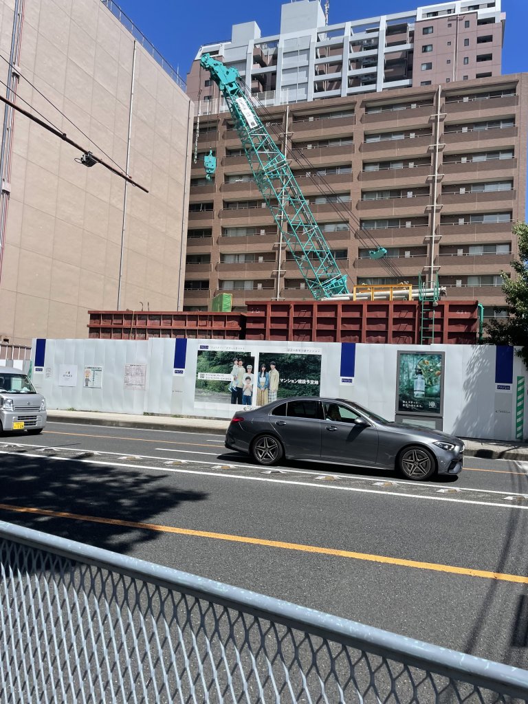 (仮称)プレシス横浜山下町Ⅱ計画 新築工事現場の全景写真（2025年7月24日撮影）