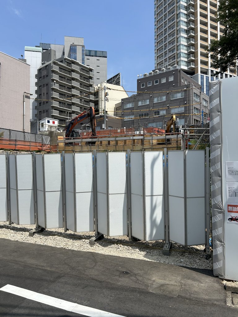 (仮称)ホリプログループ新社屋建設プロジェクト 新築工事現場の全景写真(2025年8月26日撮影)