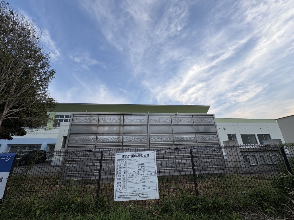 西の原中学校校舎増築工事 (2期) 新築工事現場の全景写真（2025年8月27日撮影）