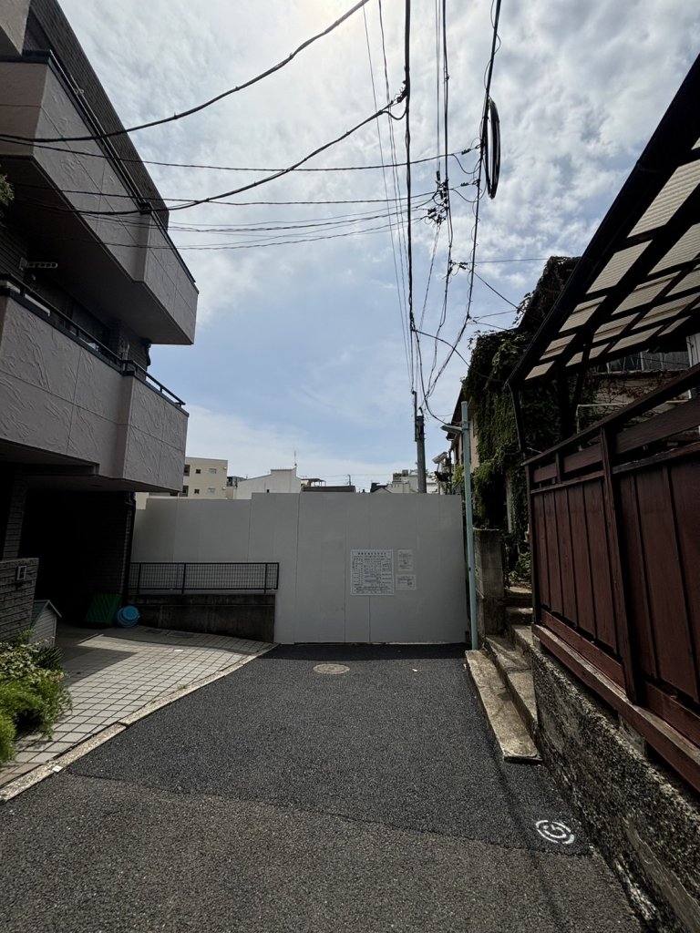 (仮称)目黒区三田2丁目 新築工事 新築工事現場の全景写真（2025年9月2日撮影）