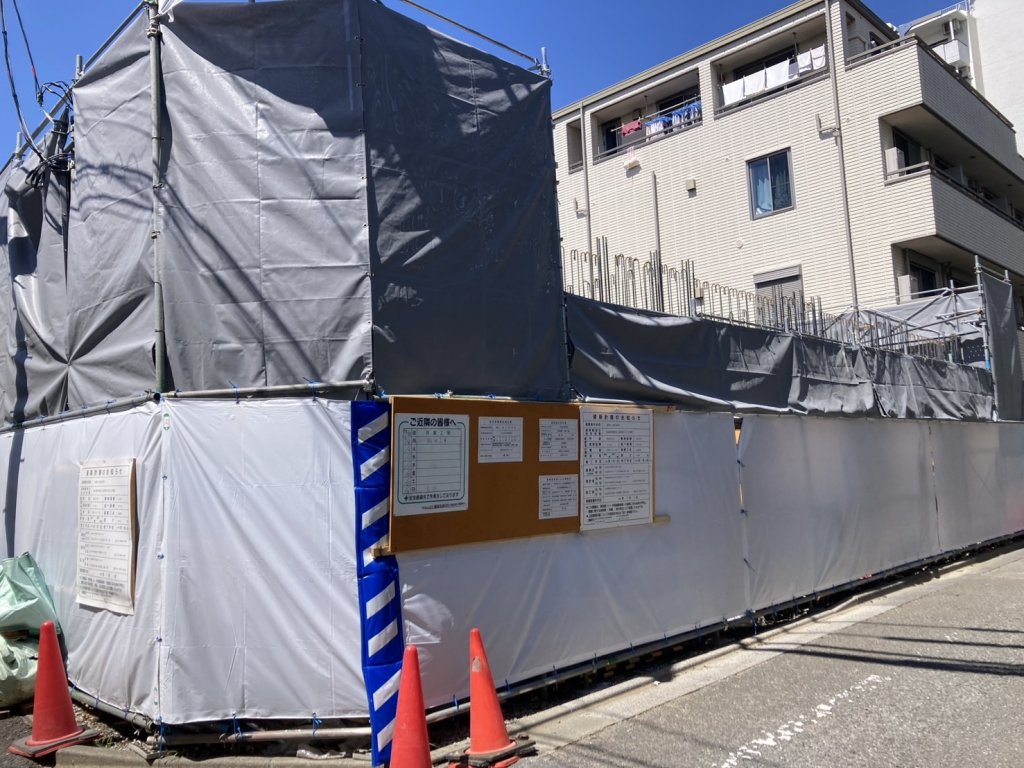(仮称)上北沢4MPJ 新築工事現場の全景写真(2025年9月8日撮影)