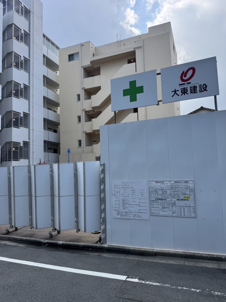 (仮称)北新宿4丁目PJ 新築工事現場の全景写真(2025年9月10日撮影)